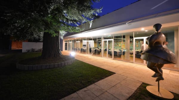 Entrada - Migaitas Salão Champagne, Braga