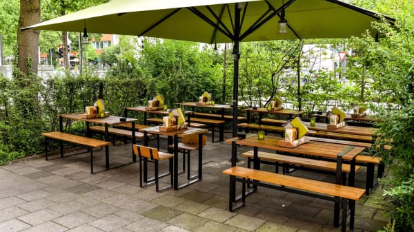 Hans Im Gluck Burgergrill Bar Munchen Nymphenburg In Munich Restaurant Reviews Menu And Prices Thefork