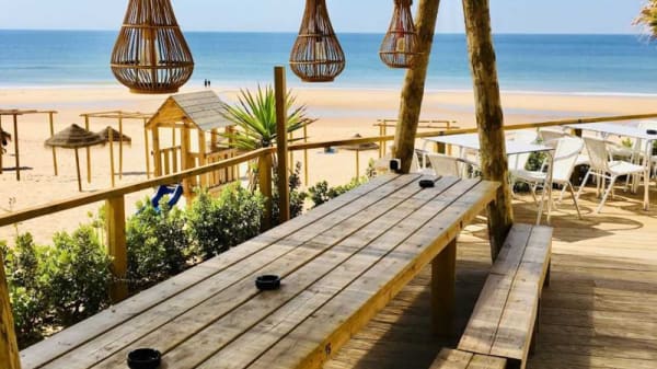 Aroeira Beach Bar em Costa da Caparica - Preços, menu, morada, reserva e  avaliações do restaurante