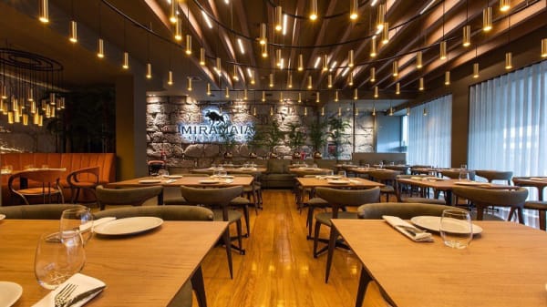 Vista do interior - Miramaia Steakhouse, Maia