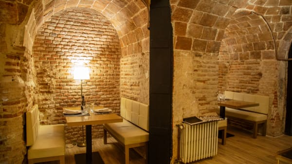 Restaurante Bodega De Los Secretos En Madrid Huertas Museo Reina Sofia Menu Opiniones Precios Y Reserva