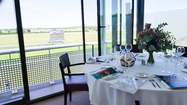 Restaurant Panoramique De L Hippodrome De Chantilly In Chantilly Restaurant Reviews Menu And Prices Thefork