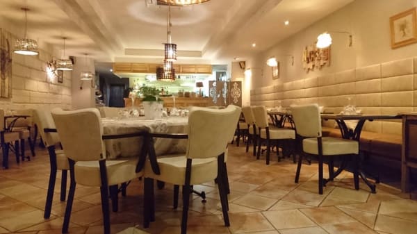 Au Service De Madame Saint Remy De Provence A La Table De Nicolas In Saint Remy De Provence Restaurant Reviews Menus And Prices Thefork Formerly Dimmi