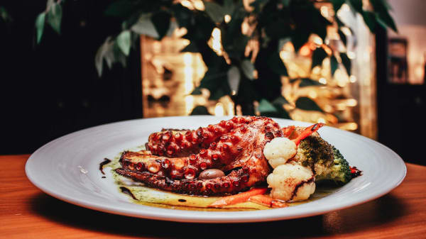 wOw Restaurante, Ferrel