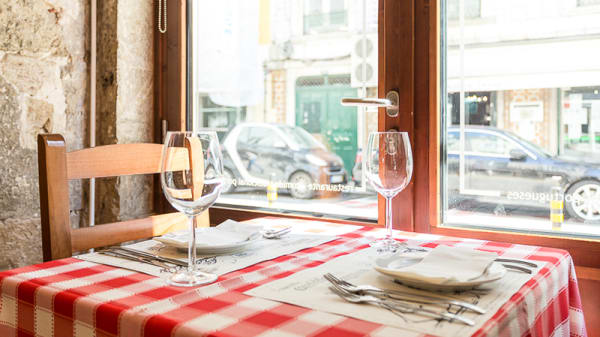 Detalhe da mesa - Maria Catita, Lisboa