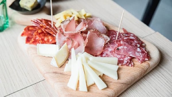 Restaurant Le Vin O Vert A Quimper 29000 Avis Menu Et Prix Sur Thefork Lafourchette