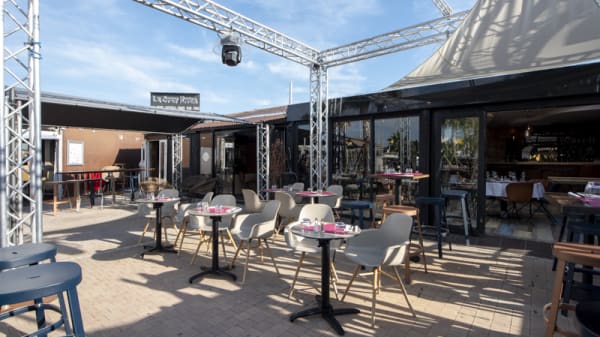 Oxa Restaurant Club In Saint Laurent Du Var Restaurant Reviews Menu And Prices Thefork