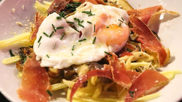 Ovos Rotos - Essência das Tapas, Maia