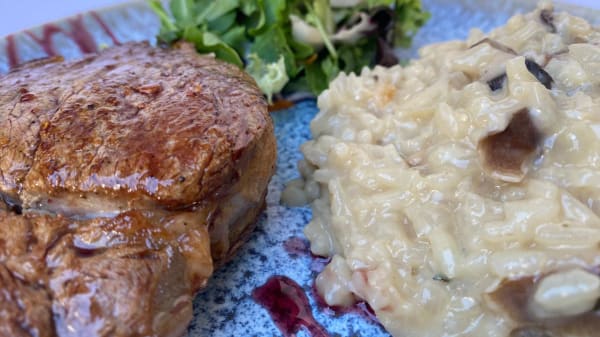 Tornedo com risotto de cogumelos frescos  - Paulo Tipicamente Moderno, Pombal