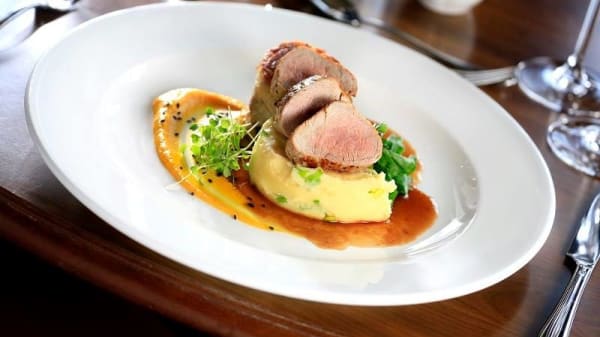 Solent Cafe At Macdonald Elmers Court Hotel Resort In Lymington Restaurant Reviews Menus And Prices Thefork