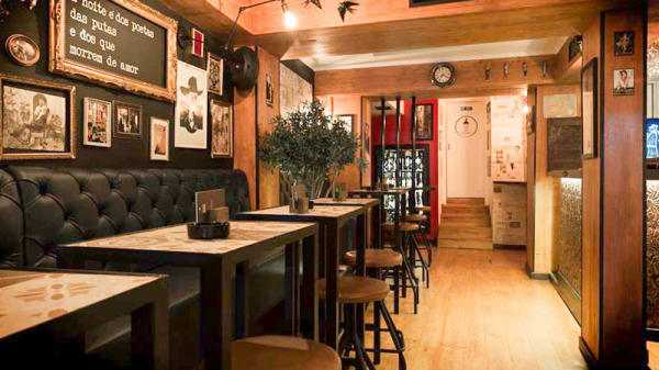 Vista da sala - Pub Português, Lisboa