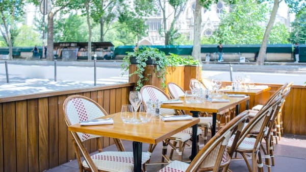 La Bouteille D Or In Paris Restaurant Reviews Menu And Prices Thefork