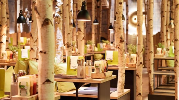 hans im gluck burgergrill bar munchen isarpost in munich restaurant reviews menu and prices thefork