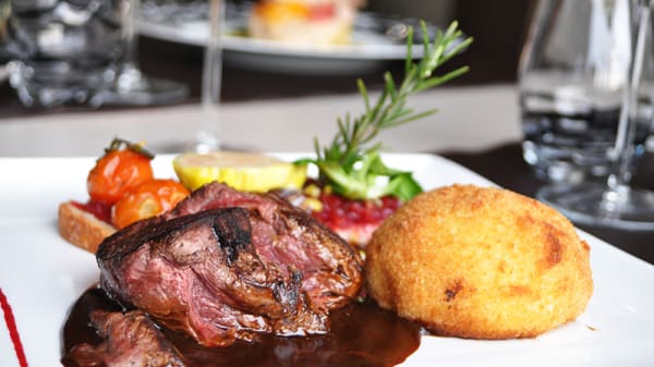 Restaurant La Plage De Monsieur Hulot A Saint Nazaire Menu Avis Prix Et Reservation