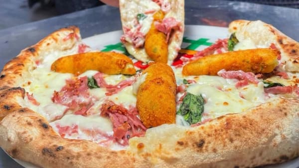 Pizza Napoletana, Napoli