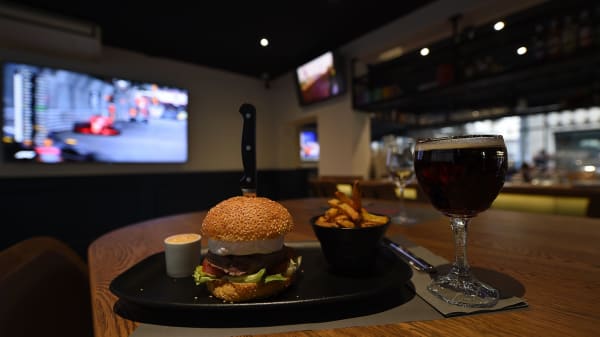 Bar sportif et burger gourmet - Lucky Brothers, Geneva