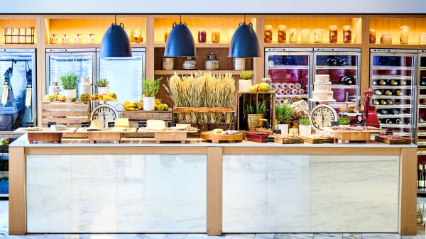 MAYO Hyatt Regency Paris Etoile in Paris Restaurant Reviews Menu