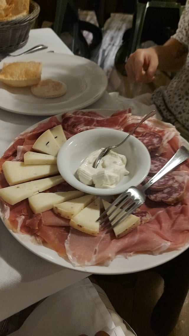 Tagliere di salumi e formaggi - Trattoria Ca' Longa