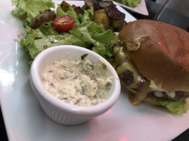 BURGER REBLOCHON - Underground Coffee Gare de Lyon, Paris