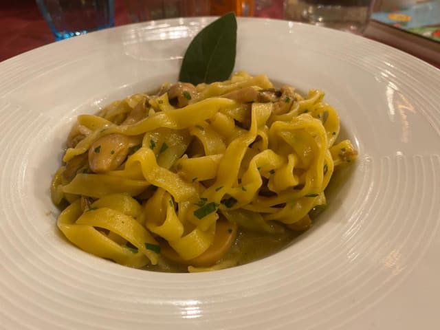 Tagiatelle confunghi porcini e cipollotto toscano - Osteria "Baccano"  Restaurant, San Gimignano