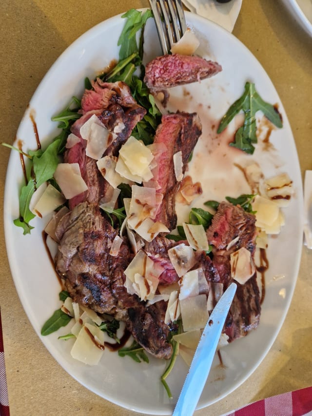 Tagliata di manzo all'aceto balzamico e parmigiano  g.300 - Old Charlie, Lucca