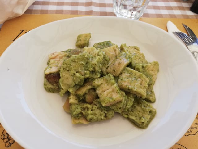 Testarroli di pontremoli al pesto e parmigiano  - Old Charlie, Lucca