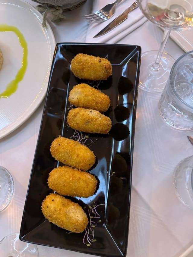 Croqueta de 3 quesos  (/unidad) - EDEN - Grill & Drinks, Madrid