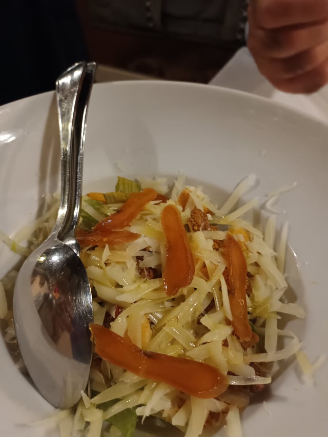 Apio con bottarga, nueces, duraznos y pecorino di nule dulce - Sa Piola Restaurant, Cagliari