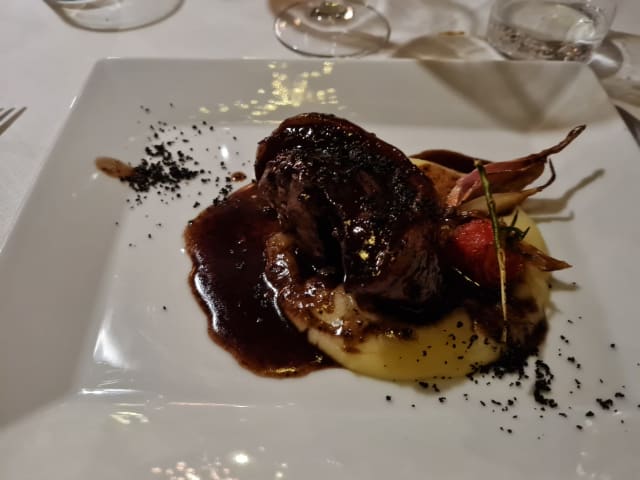 Panceta de cerdo glaseada con mirto - Sa Piola Restaurant