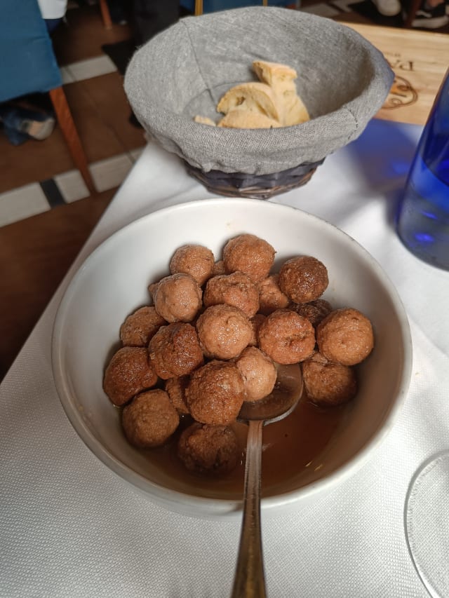 Albóndigas de buey rojo vermentino - Sa Piola Restaurant