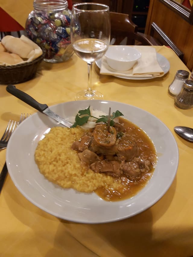 Ossobuco di Vitello alla Milanese del Bistrot con Risotto Milano - L'immagine, Milan