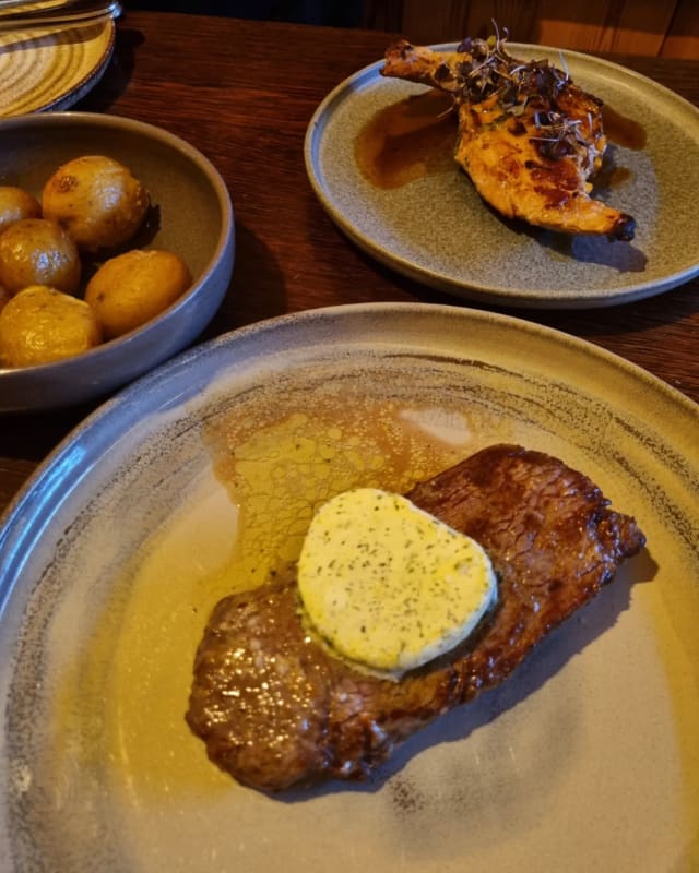 Steak with Chimichurri Sauce (with a trim of your choice) - Mensagem - Restaurante Bar Panorâmico, Lisbon