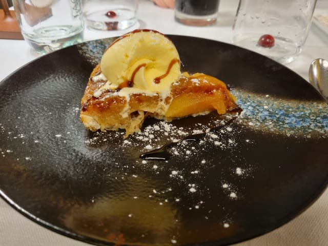 Tarte tatin di mele con gelato alla crema e agrumi - Il Mosto Selvatico