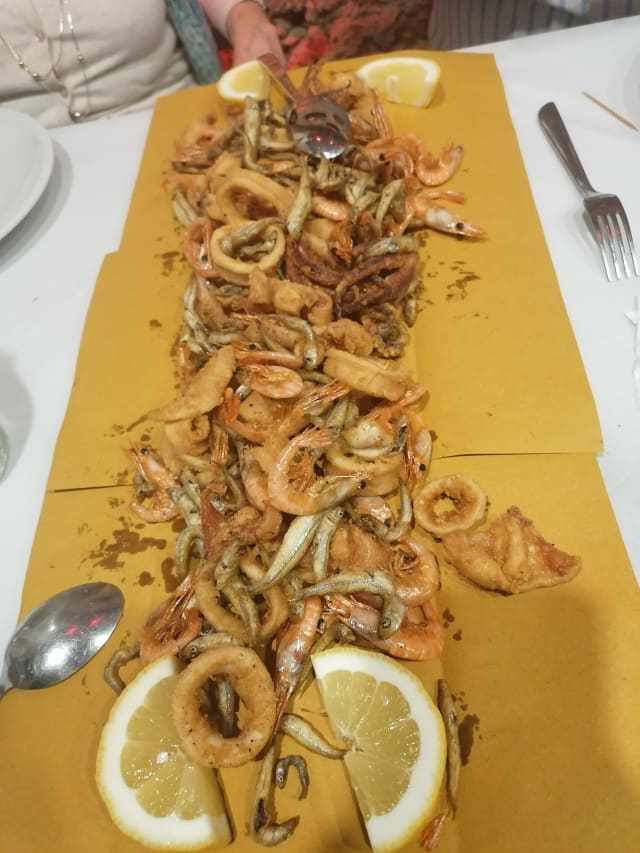 Frittura di Pesce al Metro - A Paciota Bistrot di Pesce 