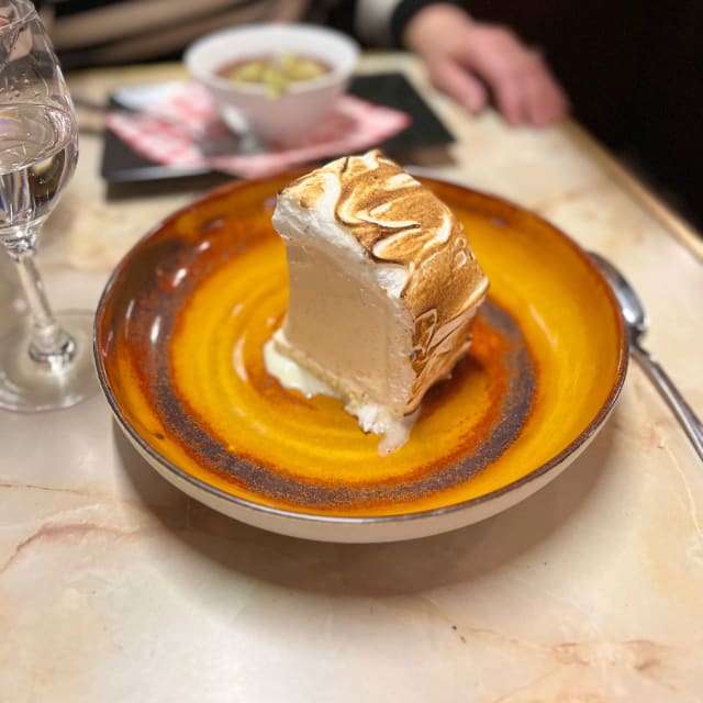 Omelette norvégienne flambée à votre table - Le Bouclard, Paris
