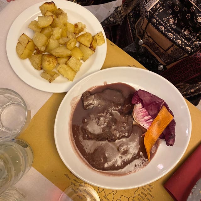 Brasato al Barolo con patate al forno - Forchetta e scarpetta, Turin