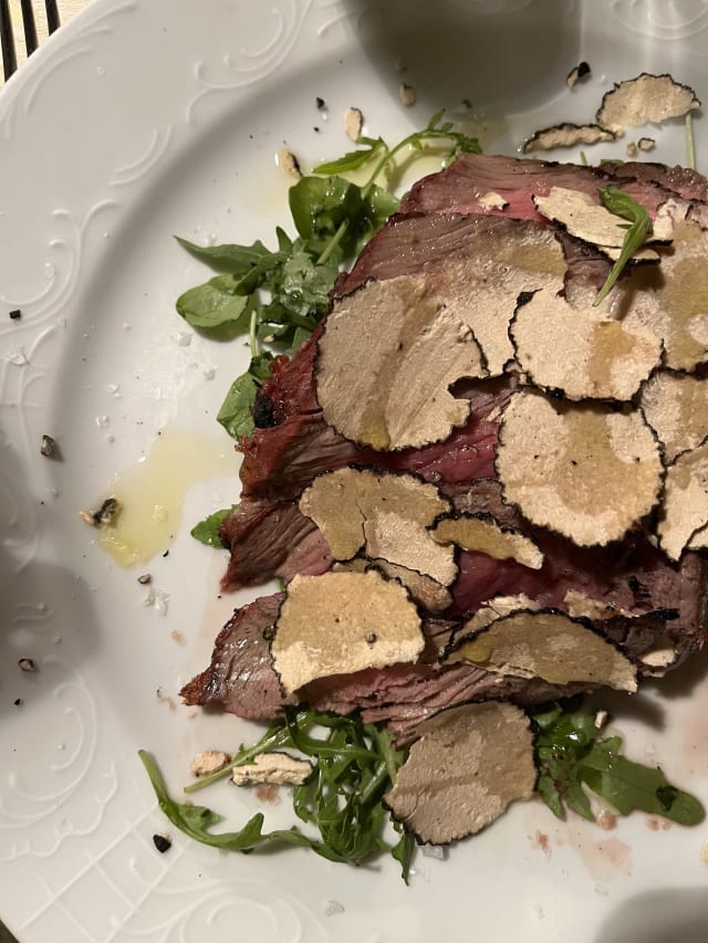 Tagliata di manzo del nostro allevamento, con tartufo nero  - Agriristoro il Cafaggio