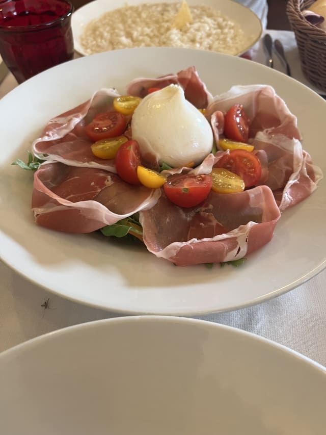 Insalatona burrata e Prosciutto Crudo di Parma - Trattoria Corrieri, Parma