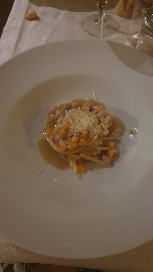 spaghetti alla chitarra con zucca guanciale tartufo e pecorino - Osteria della Divina Provvidenza, Lecce