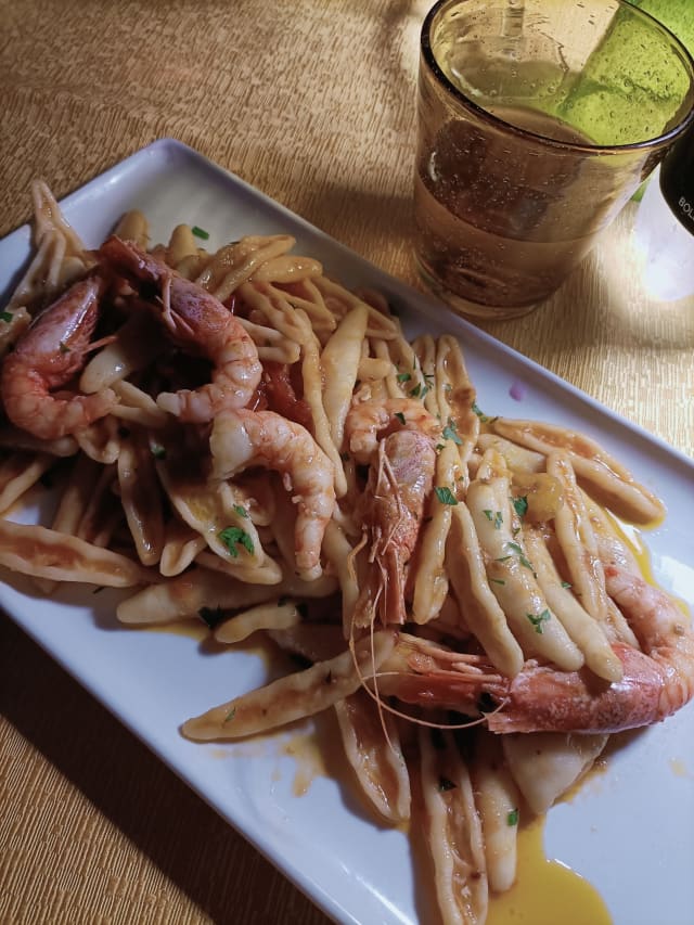 Fusilli avellinesi con pomodori datterini, gamberetti e guanciale croccante - Otus ristorante