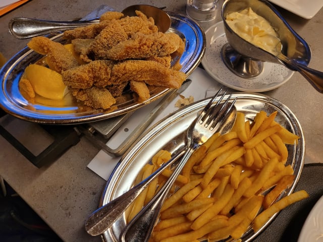 LES FILETS DE CARPES FRITES À LA SUNDGAUVIENNE DE LA MAISON BIHL À FRIESEN - Au Cheval Blanc