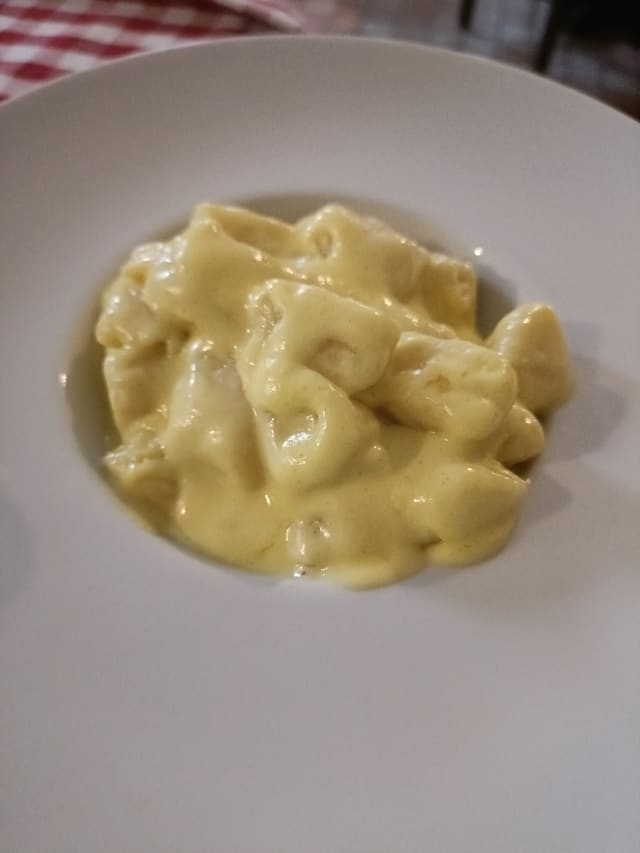 Ravioli di erbette con la Fonduta al Raschera - Trattoria Centrostorico