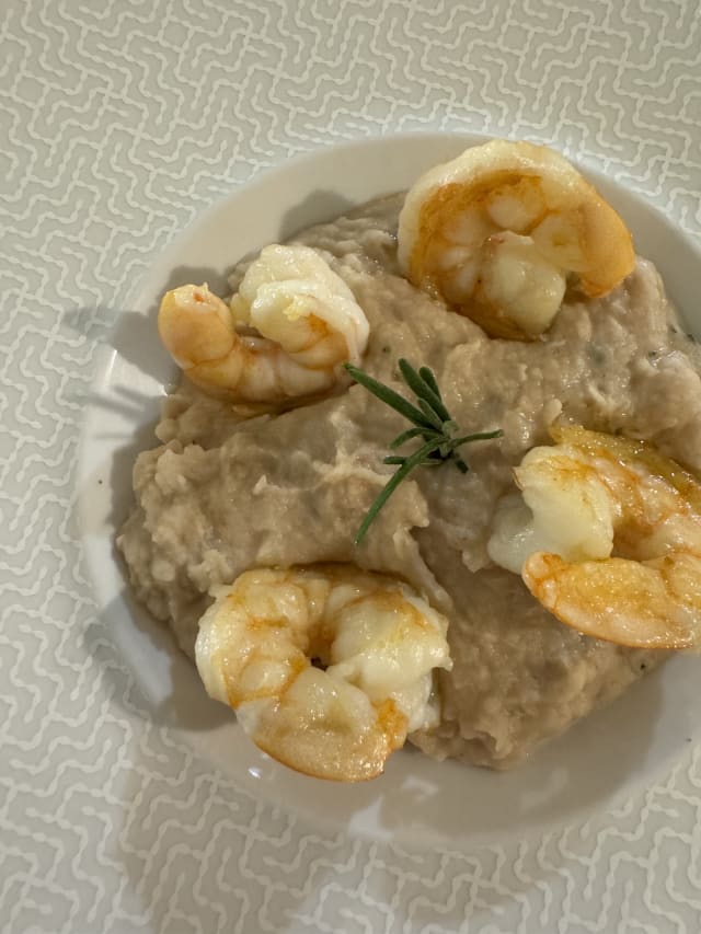 Crema di fagioli cannellini con code di gambero saltate in padella  al rosmarino - Mo.Sto, Milan