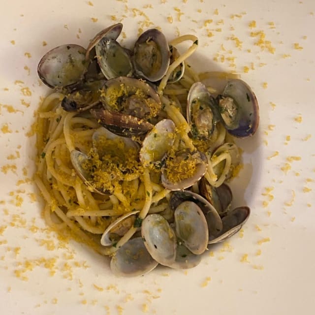 Spaghettoni con le vongole veraci e bottarga - Mo.Sto, Milan