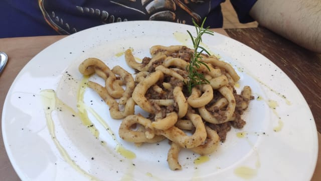 Pici fatti a mano alla farina biologica di grano tenero con ragù bianco di chianina - AGRIO'