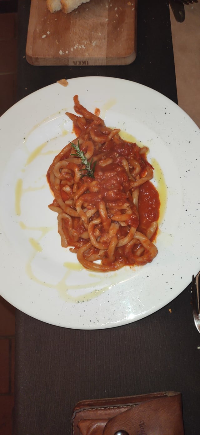 Pici fatti a mano alla farina biologica di grano tenero con fiori di aglione e pomodoro - AGRIO'