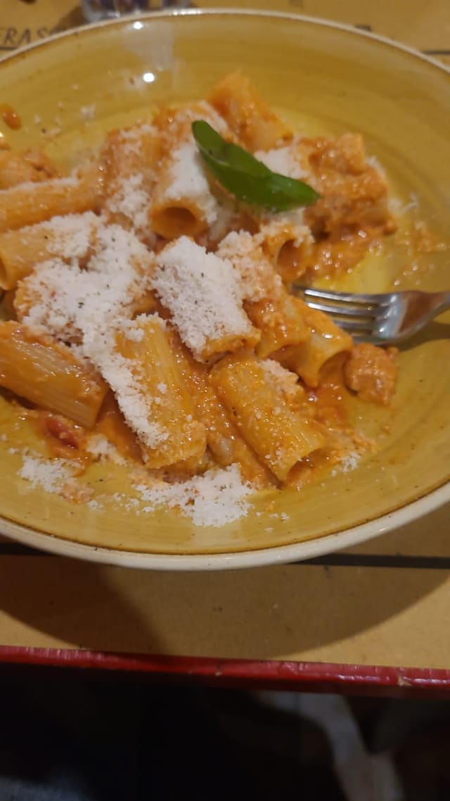 Rigatoni con la pajata - La Fraschetta di Grottaperfetta, Rome