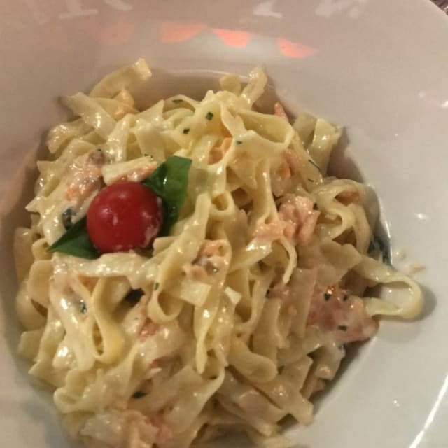 TAGLIATELLE AL SALMONE - Mama Kitchen Caffè, Lille