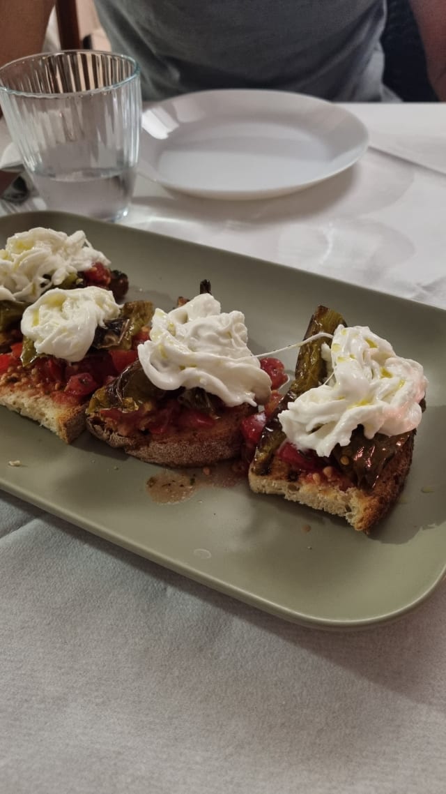 Bruschette peperoni e stracciatella (4 pezzi)  - Trattoria Del Corso