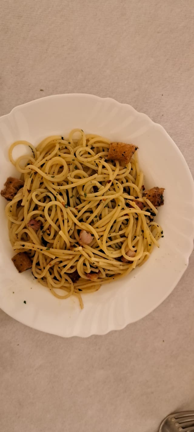 Spaghettone, aglio, olio e peperoncino  - Trattoria Del Corso